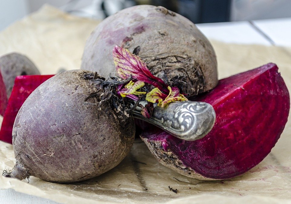 Beet root juice is a high carb diet foods with healthy calories.