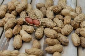 Peanuts are good sources of biotin to thicker hair and preventing hair loss. A good option for vegans or vegetarians. It contains biotin, antioxidants, protein, and fiber.
